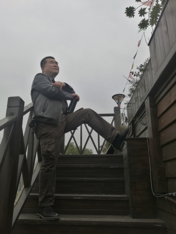 孤单背影的第一张照片--金门交友网