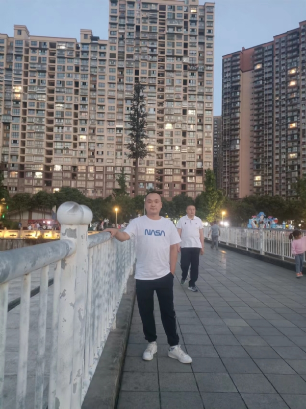 寂寞的男人的第一张照片--金门交友网