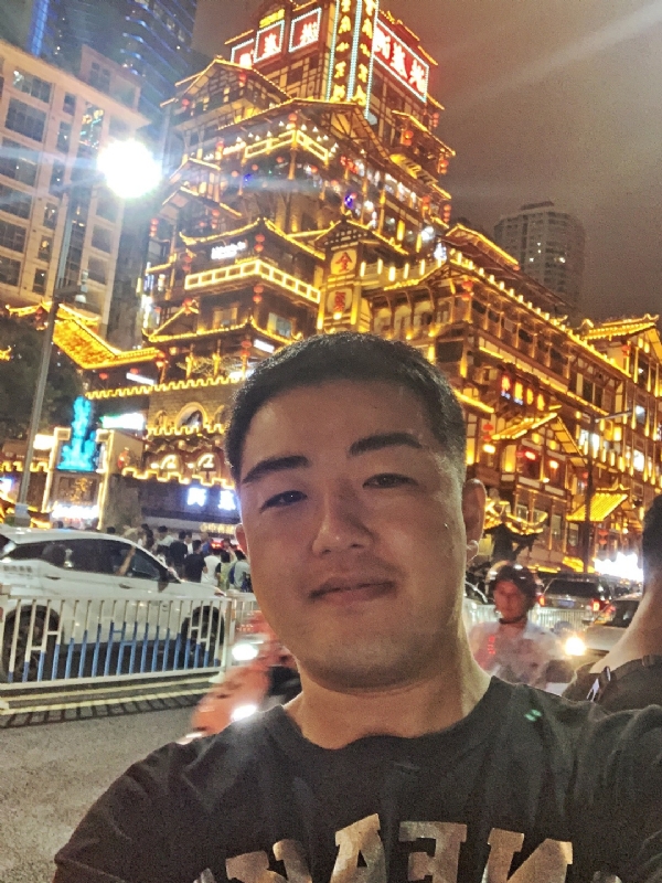 钢铁侠的第一张照片--金门交友网