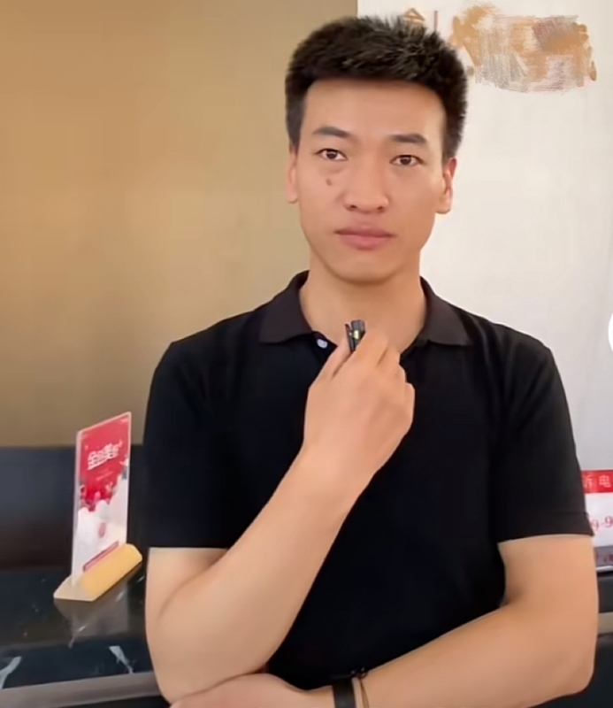 一杯梁白开的第一张照片--金门交友网