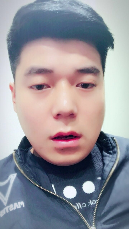 风向决定发型的第一张照片--金门交友网